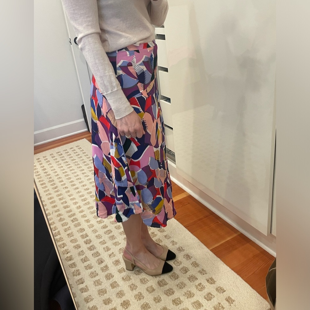 Flattering patterned midi skirt
